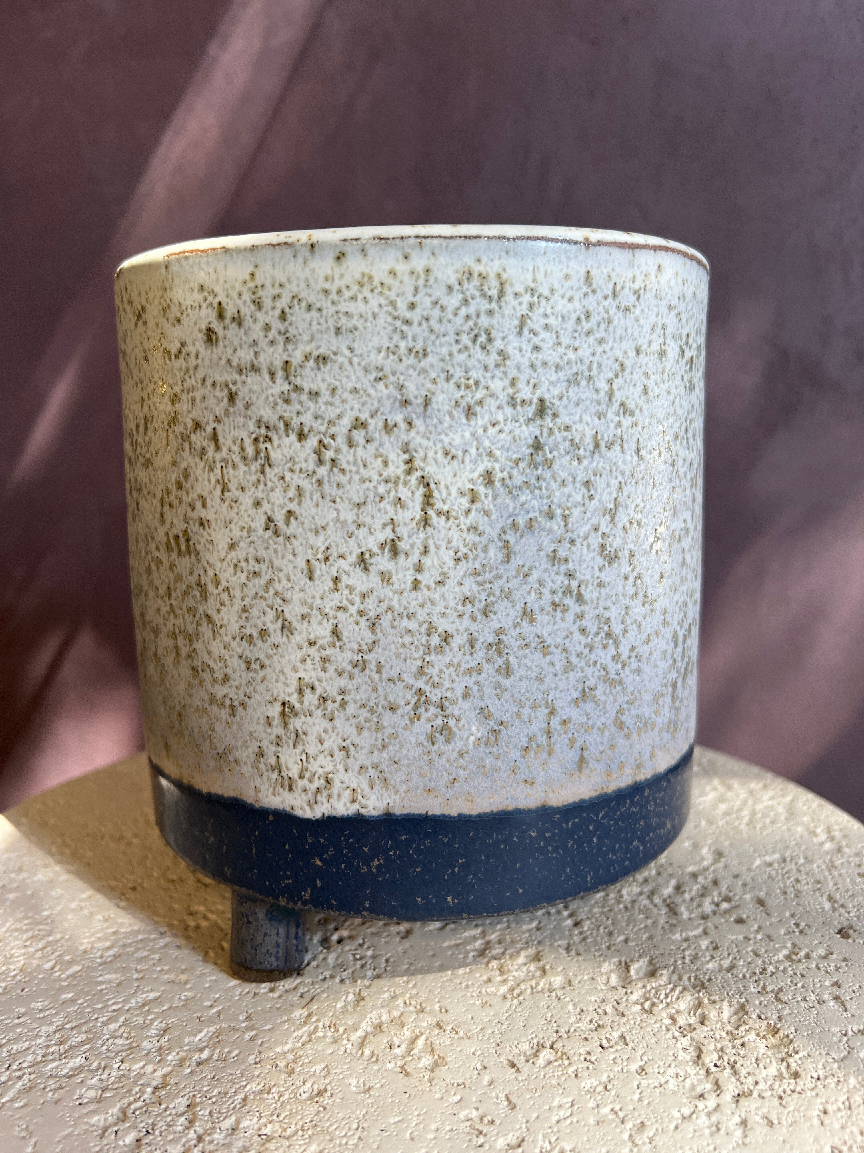 Lova Footed Pot 6.5”